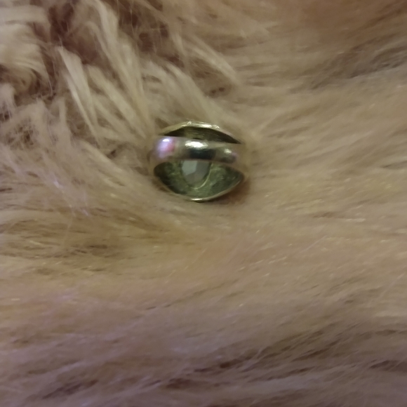 Ring - Picture 3 of 4